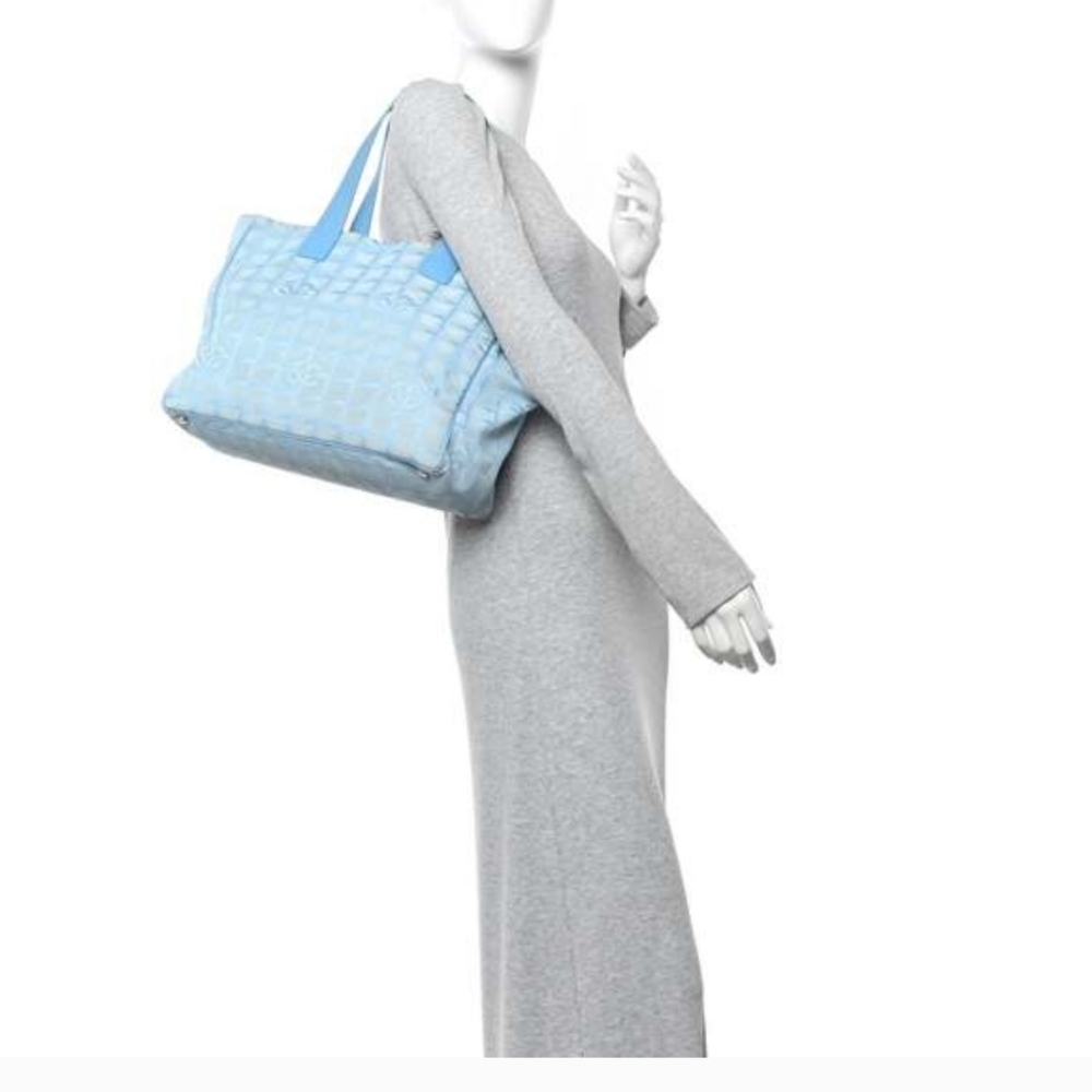 CHANEL Sky Blue Canvas Tote with CC Motif - Picture 2 of 3